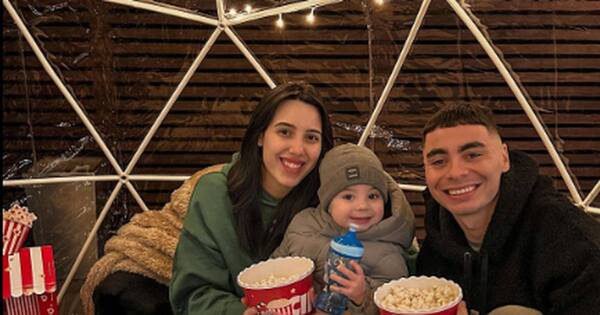 La Nación / Sorprenden a Miguel Almirón con lindo festejo por sus 29