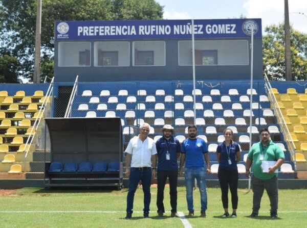 Siguen las visitas a clubes de la APF - APF