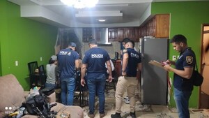Allanan viviendas de un «clan familiar» supuestamente vinculada al tráfico de drogas y sicariato en Itapúa
