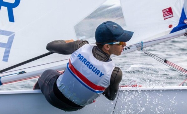 Timonel paraguayo en el podio internacional