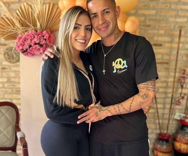 Derlis González y su esposa de parabienes: ¡Festejan 10 años de casados!