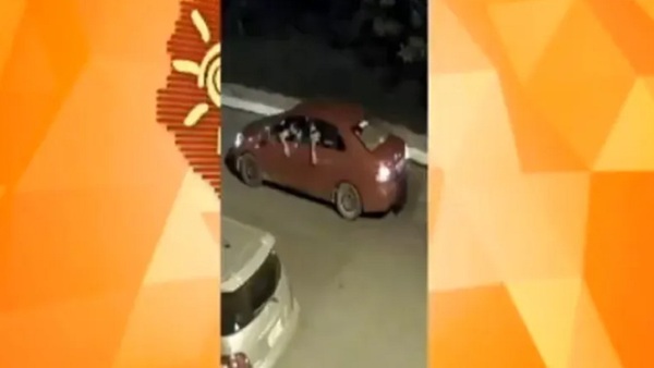 Joven causa accidente luego de que auto le cerrara el paso