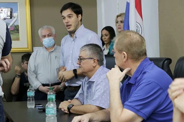 Saltan varias deficiencias en reunión de lucha contra el dengue y chikunguña - ABC en el Este - ABC Color