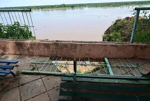 Mirador Ita Pyta Punta sigue abandonado, tras un mes de derrumbe y caída de una mujer - Nacionales - ABC Color