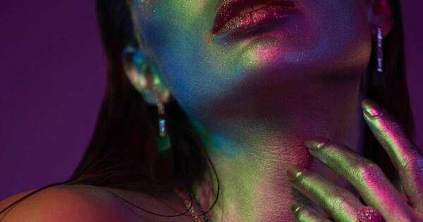 La Nación / Nadia Ferreira deslumbra en la portada de destacada revista de moda