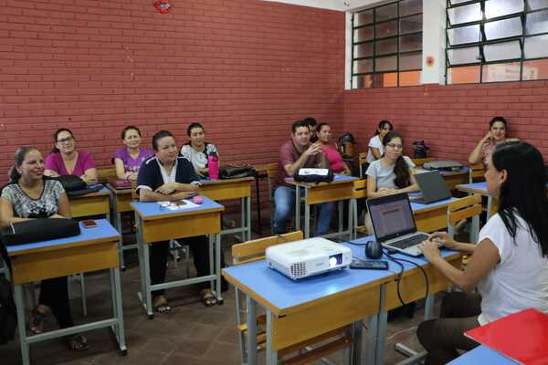 A 10 días del inicio de clases, el MEC lanza “alfabetización digital” para docentes haciendo gala de precariedades - La Tribuna