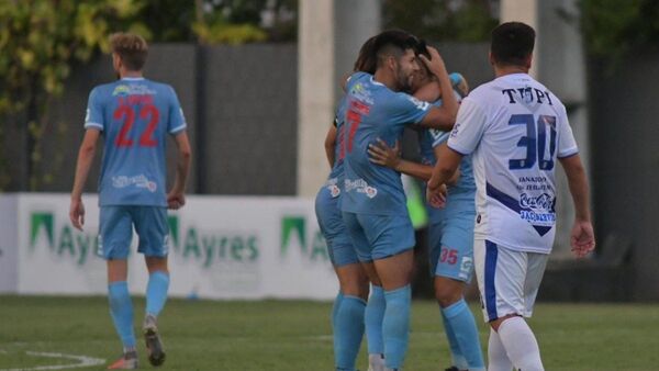 Resistencia golea al supercampeón y sonríe por primera vez