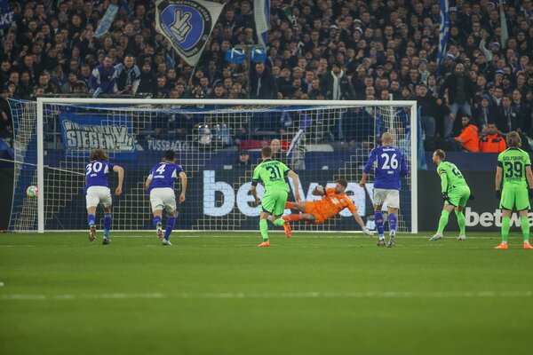 Diario HOY | Schalke vuelve a empatar y sigue en el fondo de la Bundesliga