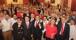 La Nación / Colorados de capital brindan su apoyo al presidente de la ANR, Horacio Cartes