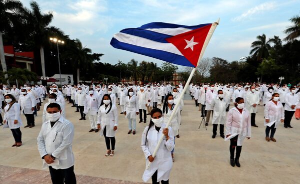 Un grupo de 61 médicos cubanos se sumará a los que ya colaboran en México - MarketData