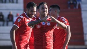 General Caballero recibe a un paralelo tricolor 