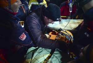 A cinco días del gran terremoto siguen rescatando sobrevivientes | 1000 Noticias