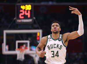 Versus / Antetokounmpo y otro show en Los Ángeles en décimo triunfo seguido de Bucks