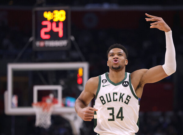 Versus / Antetokounmpo y otro show en Los Ángeles en décimo triunfo seguido de Bucks