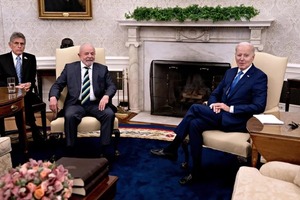 Biden y Lula asumen compromiso de proteger el Amazonas y defender la democracia | 1000 Noticias