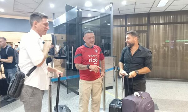 DT azulgrana ya está en Paraguay e ilusiona a los cerristas, quienes ya se subieron a la “Savaneta”