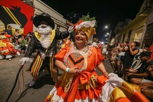 Comparsas callejeras arrastran multitudes a una semana del Carnaval de Río - Mundo - ABC Color