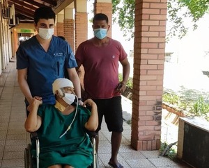 Mujer operada de tumor y de una cesárea vio a su bebé por primera vez - Unicanal