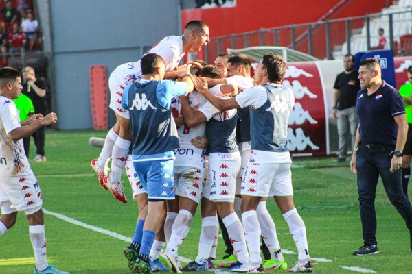 Versus / Nacional tumba a General Caballero con un golazo de tiro libre de Willian Candia