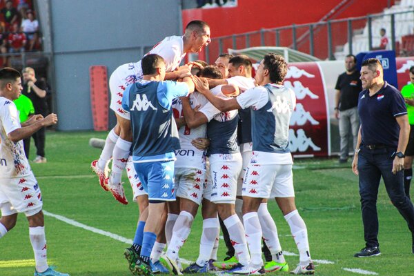 Nacional triunfa con un golazo de tiro libre de William Candia - La Tribuna