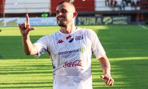 [VIDEO] Con su "paralelo" y un golazo de Candia, el Trico se hizo fuerte en Ka'arendy