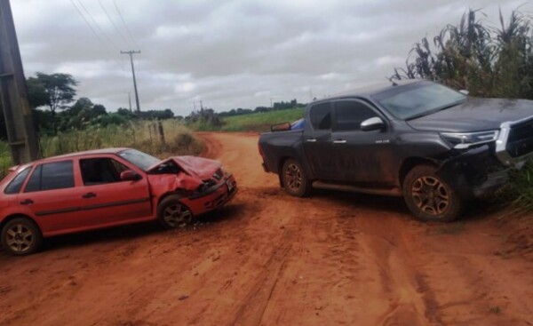 Choque entre auto y camioneta deja un lesionado