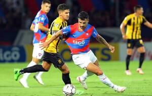[VIDEO] Guaraní asustó al Ciclón y se llevó un empate de la Olla