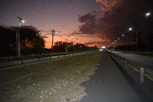 Tras publicación periodística cuadrillas del MOPC limpian avenida Ñu Guasu - Nacionales - ABC Color