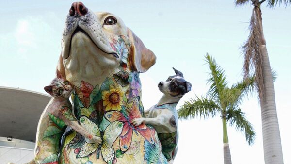 Inauguran en Miami un paseo con 52 esculturas de perros y gatos