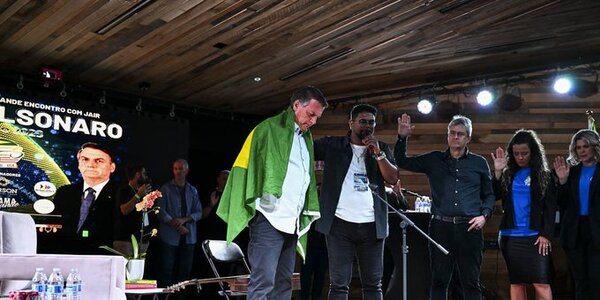 Bolsonaro afirma que regresará a Brasil “en las próximas semanas”