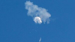 Canadá derriba un objeto cilíndrico que volaba a 12 kilómetros de altura