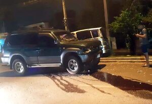 Conductor ebrio choca contra un auto y deja dos heridos - ABC en el Este - ABC Color
