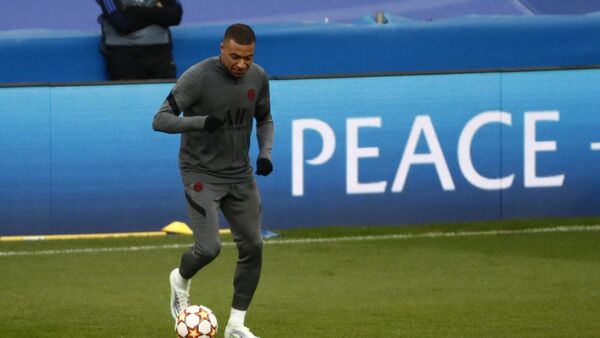 Mbappé entrena y no está descartado para medir al Bayern