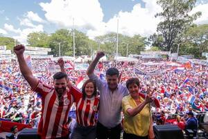 Acto para apoyar a Efraín-Soledad reunió a más de 100 mil personas en Coronel Oviedo, aseguran | 1000 Noticias