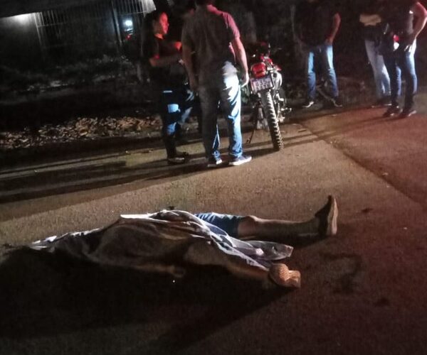 Motociclista muere tras violento choque