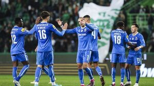 Porto se hace con el clásico y acorta distancias con el líder
