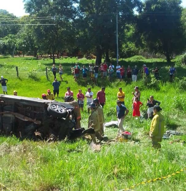 Choque de vehículos deja dos muertos en Arroyito