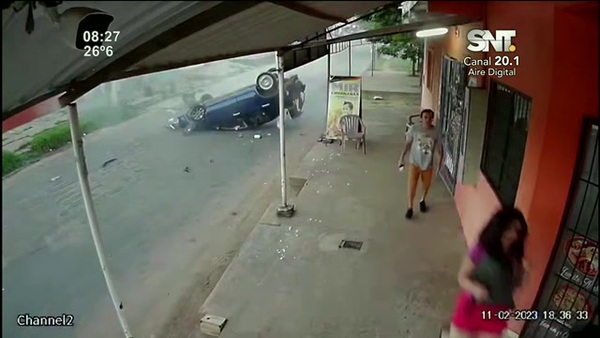Milagro: Casi fueron atropellados - SNT