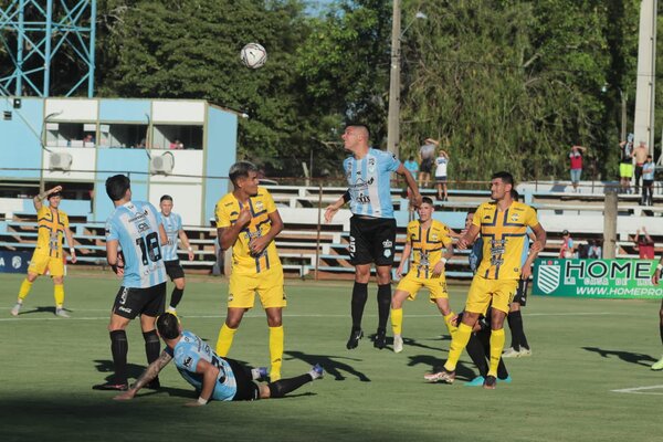 A Guaireña FC le salió el cabezazo del final y rescató un empate ante Trinidense | 1000 Noticias