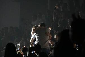 Pidió matrimonio en medio del concierto de Sin Bandera