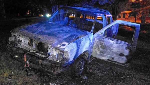 Asaltan Parque Empresarial San Juan e incendian una camioneta robada en el Brasil