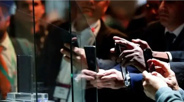 Tras el veto a Huawei, usuarios intentan deshacerse de sus celulares y se desploman los precios