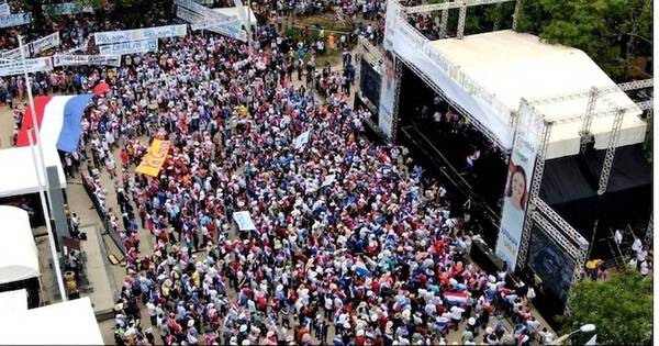 La Nación / Concurrencia menor a la esperada, con vacíos en acto de arranque