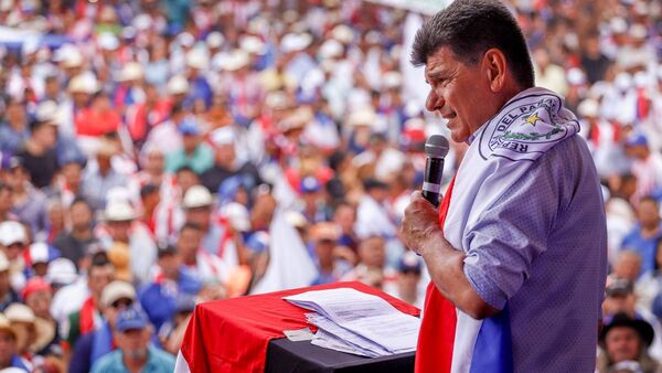 Efraín arremete contra Peña y HC y pide derrotarlos en las urnas