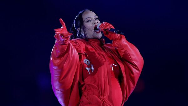 Rihanna revela segundo embarazo en regreso musical en el Super Bowl