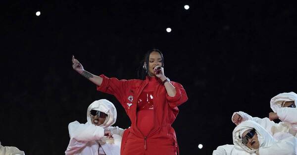La Nación / Embarazada, Rihanna conquista el Super Bowl