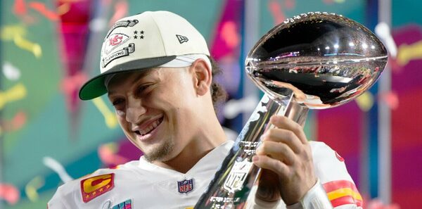 Versus / Los Chiefs ganan un Super Bowl de infarto con un heroico Mahomes