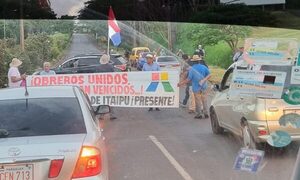 Ex obreros de Itaipu bloquean el paso en ruta Py 07