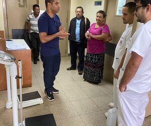 Entregan balanza a centro Nefrológico