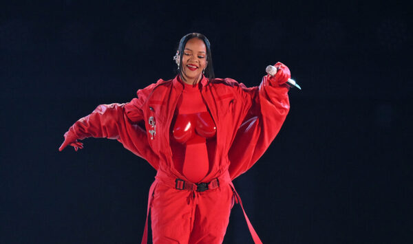 Diario HOY | El embarazo de Rihanna, una patada ganadora y un emotivo himno: platos fuertes del Super Bowl